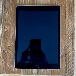 iPad Air 2 with Case 64 GB (2016)